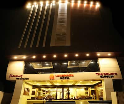 https://imgcld.yatra.com/ytimages/image/upload/t_hotel_yatra_city_desktop/v1479884742/Domestic Hotels/Hotels_Raipur/Landmark Hotel/Overview.jpg